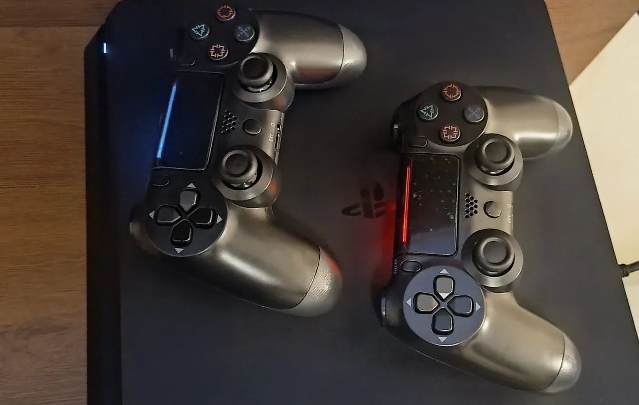 PS4 Slim + 2 controles + 5 jogos - Foto 3