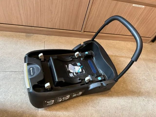 Carrinho bebe Maxi Cosi com moisés, cadeira para carro com base de engate rápido - Foto 4