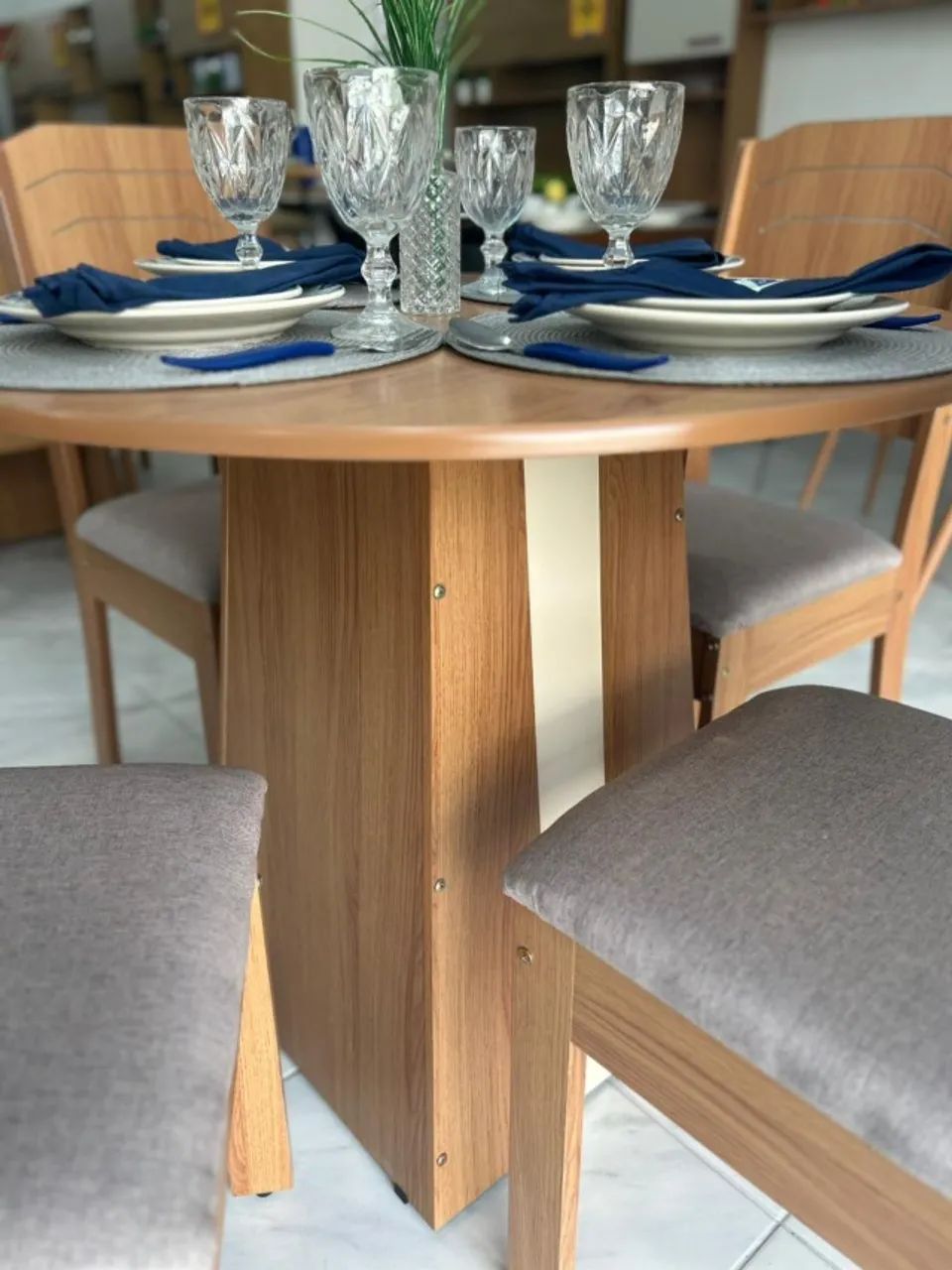 Sala de Jantar com 4 Cadeiras 100% MDF com Tampo Redondo  - Foto 2