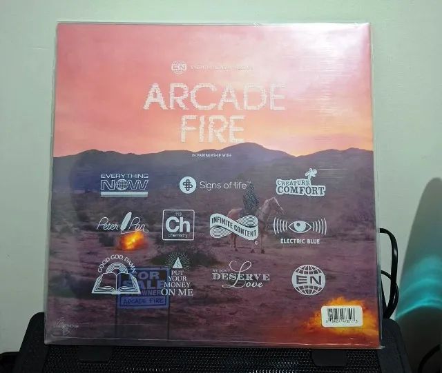 LP Disco de Vinil - Arcade Fire - Everything Now [COM LUVA] - Foto 2
