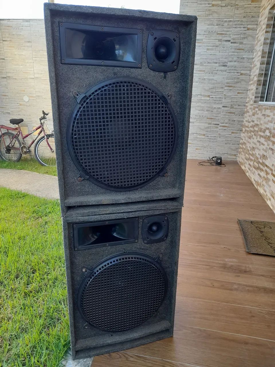 Par de caixas de Som 3 vias de 15 polegadas 