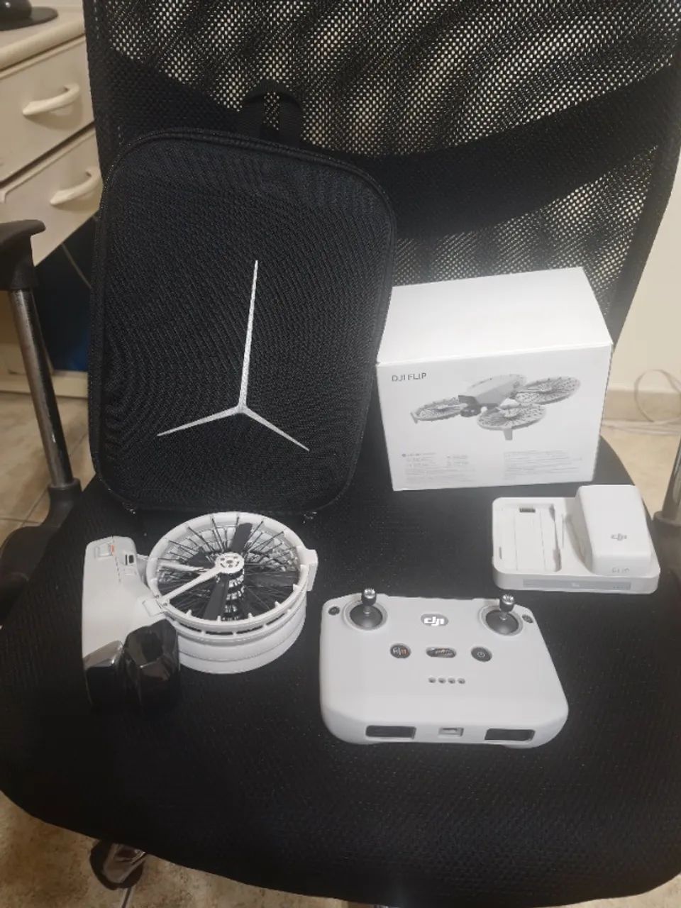 DJI FLIP MUITO NOVO - 2 BATERIAS E ACESSÓRIOS
