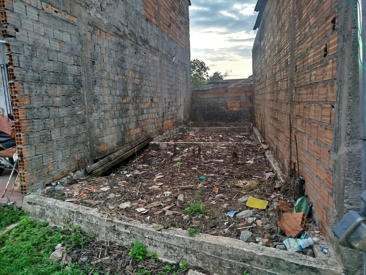 Vendo terreno fundação pronta 