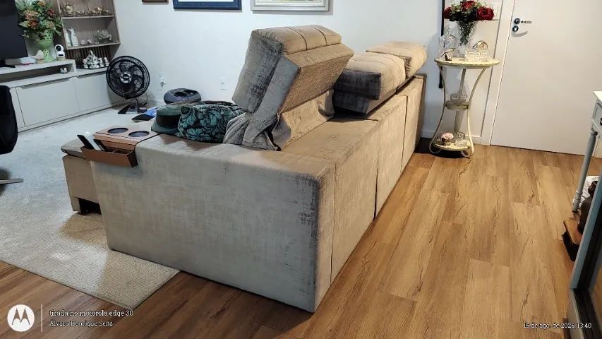 Sofá retrátil em tecido suede - Foto 4