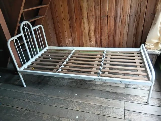 Cama de ferro (armação em ferro) - Solteiro.