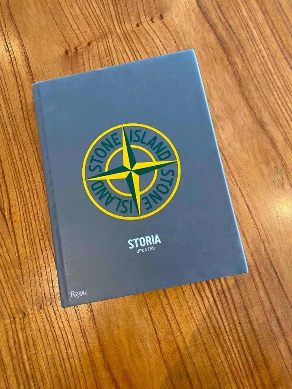 Livro de mesa Stone Island: Storia Revised & Updated - Livros e