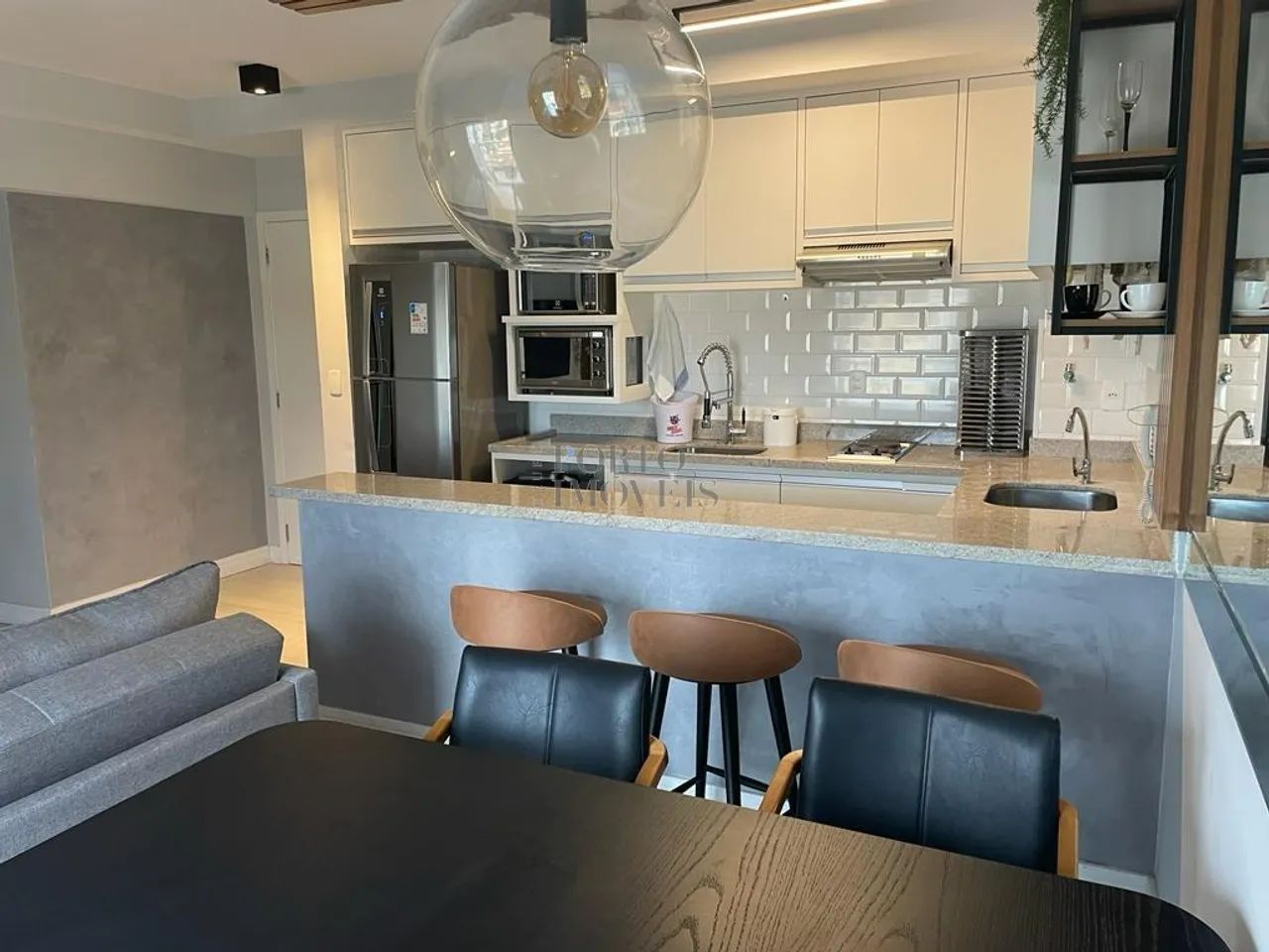 Apartamento à venda no Condom, no Cambuí, com 2 dormitórios e 1 suíte.