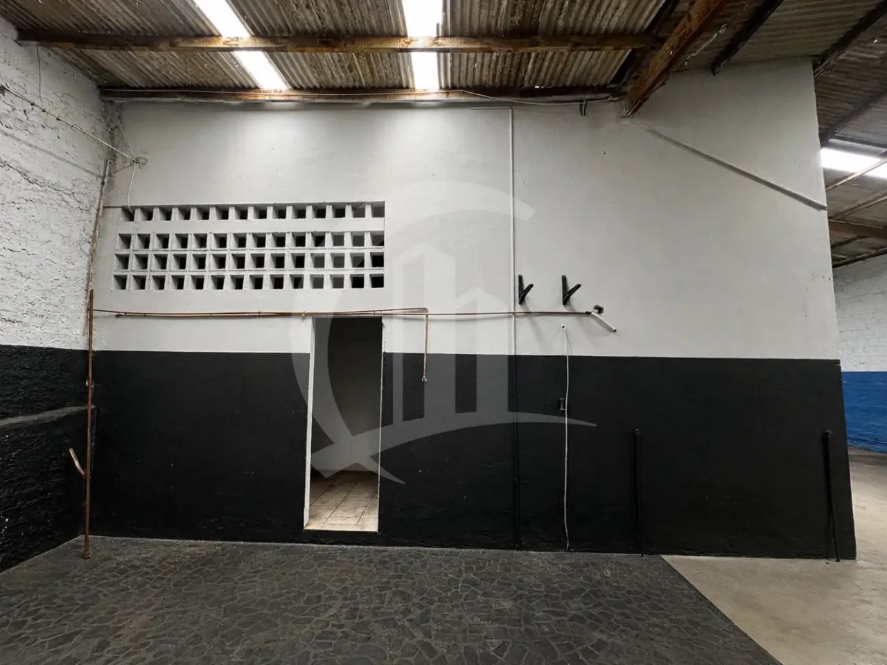 Galpão Comercial para Locação ou venda com 960m² na Av. Euclides Figueiredo - Foto 3
