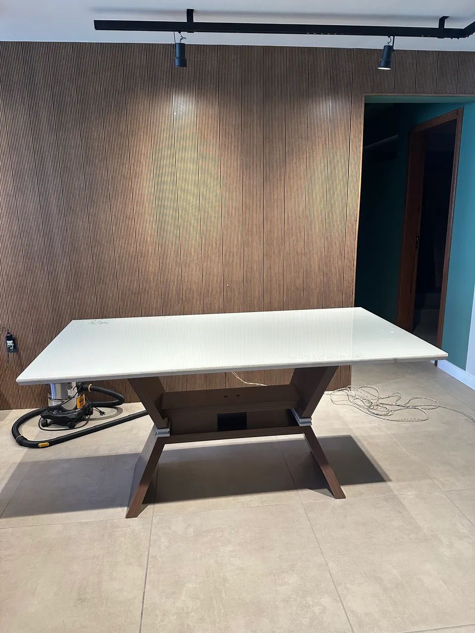 Mesa laqueada branca