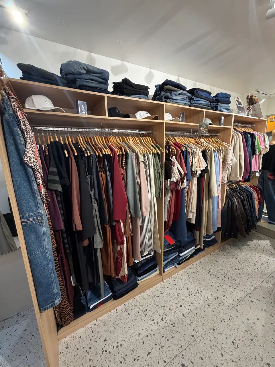 Móveis loja roupa 