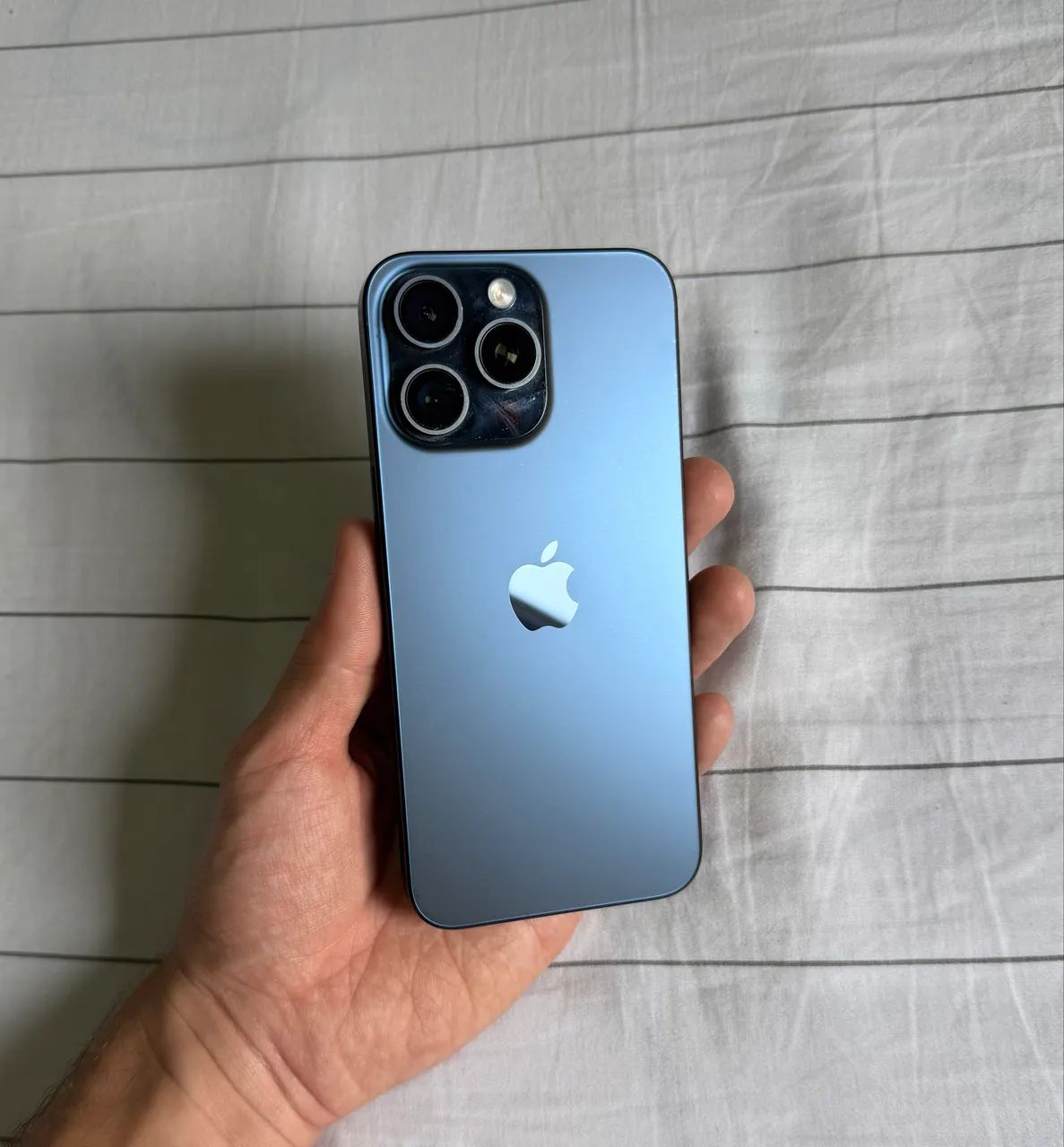 Apple iPhone 15 Pro Max de 256GB - Titânio Azul - Condição