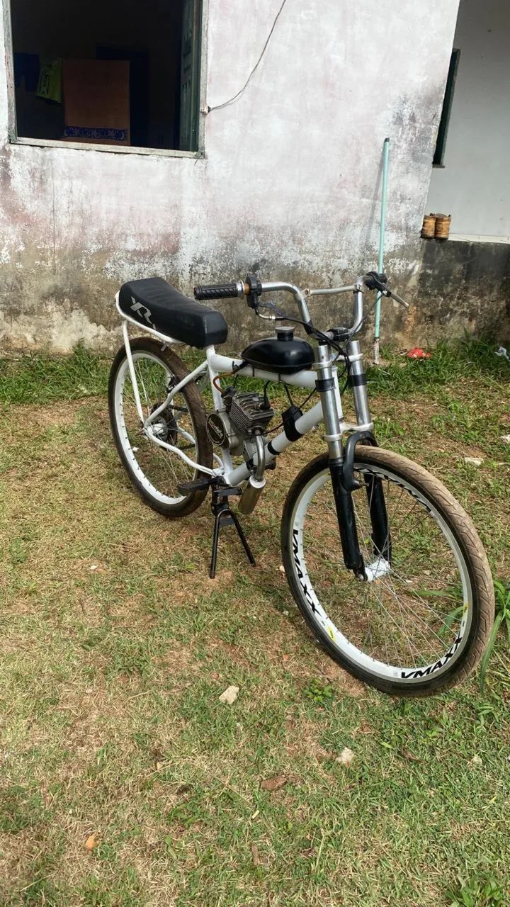 Vende-se essa motorizada, motor 100cc - Foto 2