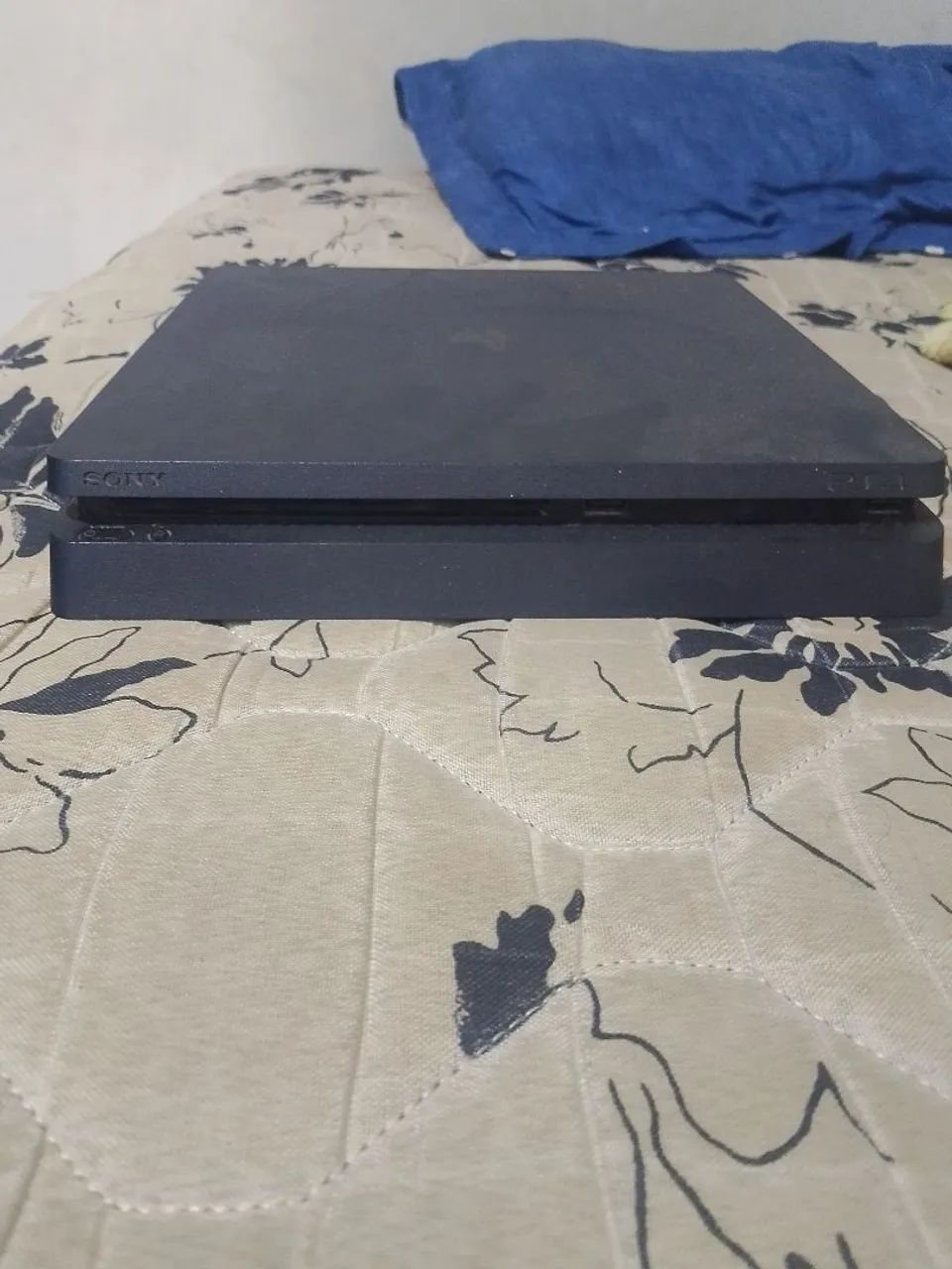Playstation 4 slim 
