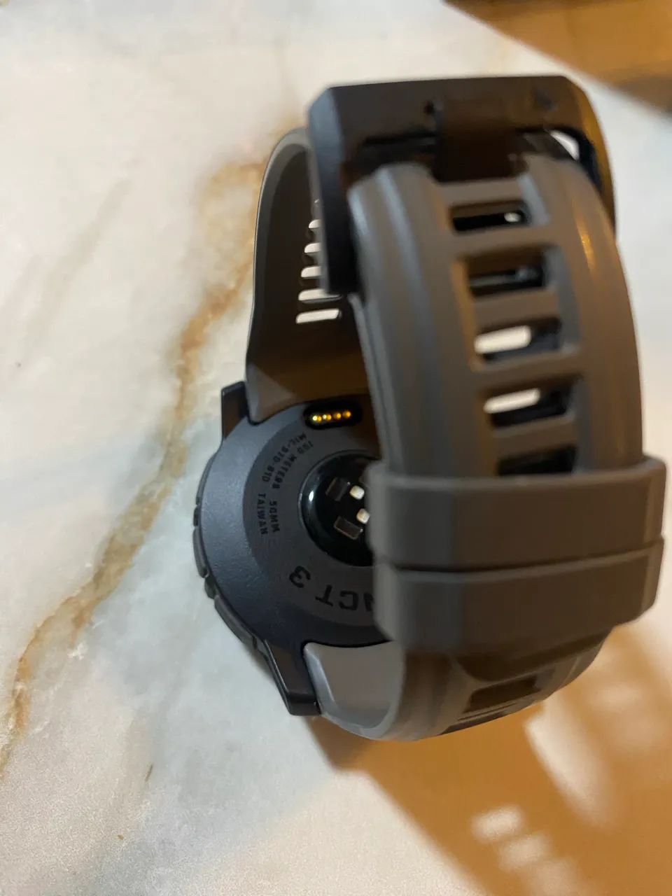 GPS Garmin Instinct 3 Amoled 50mm Preto com pulseira de silicone Grafite - Foto 2