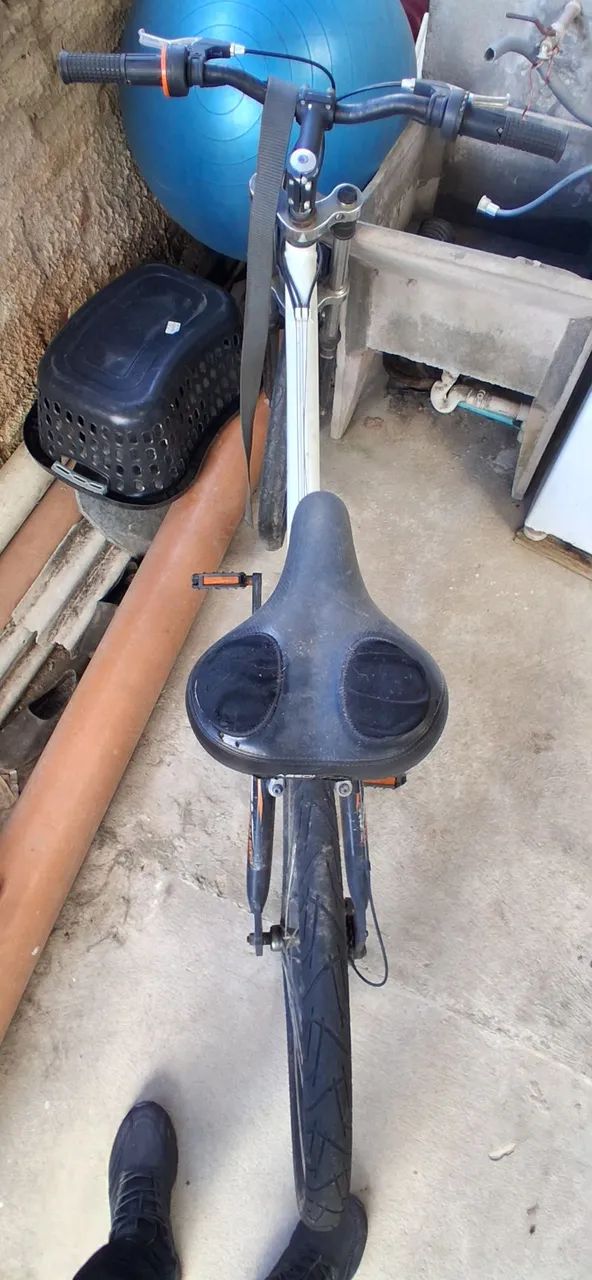 Bicicleta aro 26 em bom estado  - Foto 5