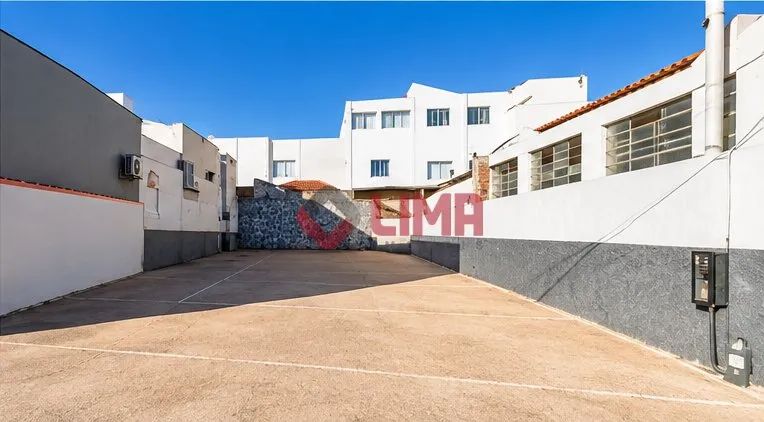 Terreno para aluguel e venda com 242 m² em Centro, Bauru - SP