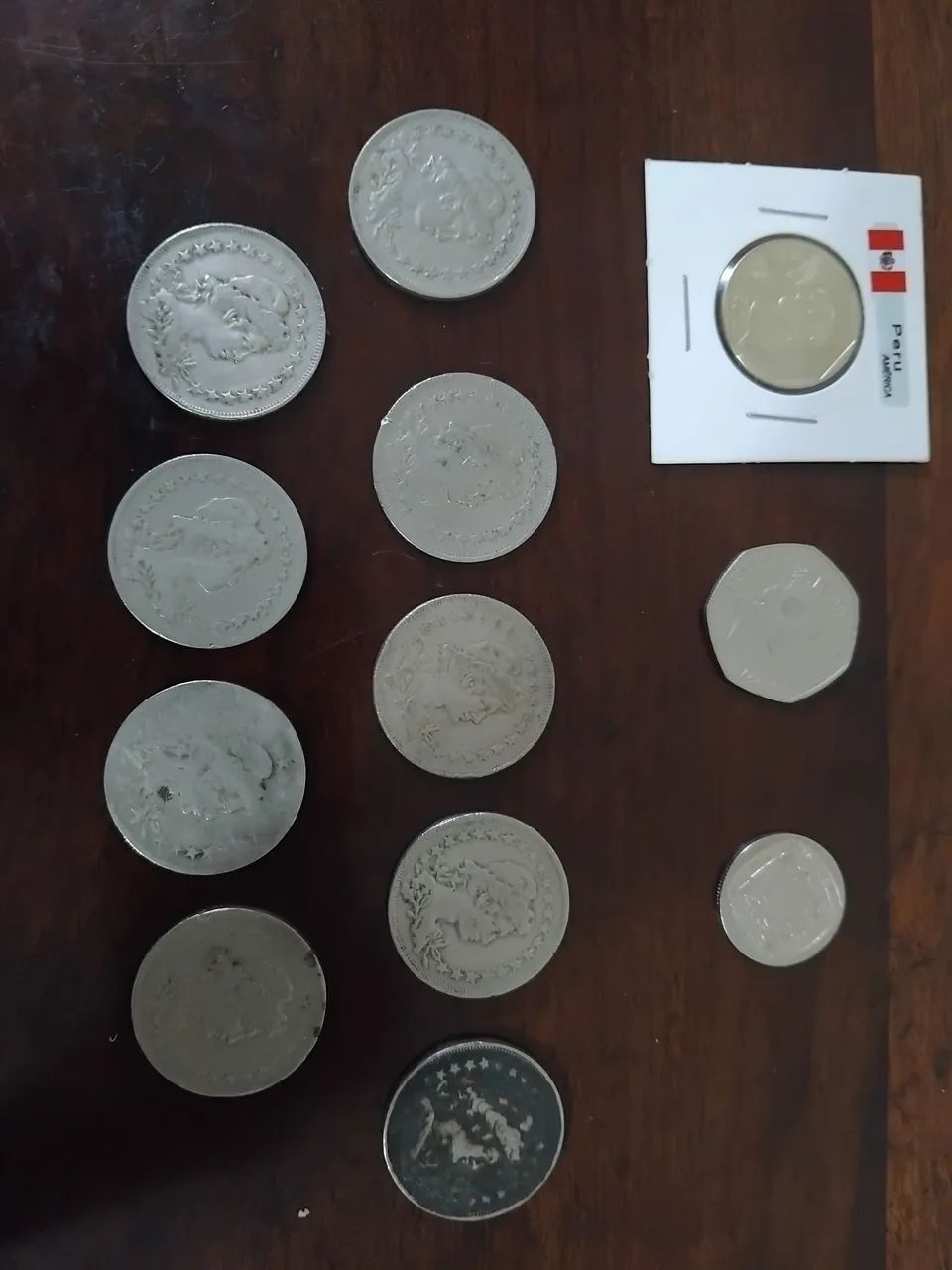 Lote de moedas antigas e internacionais