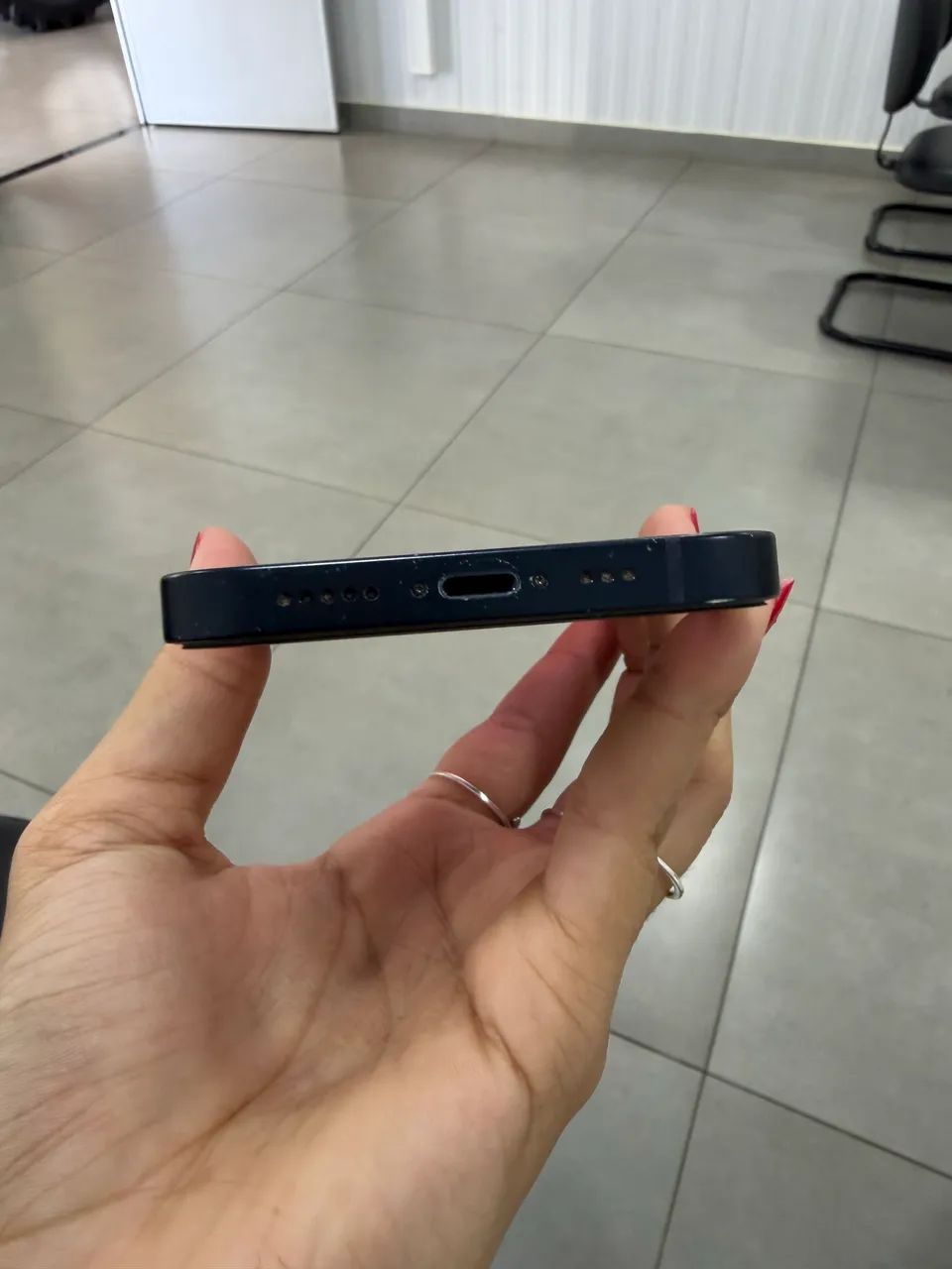 Vendo IPhone 14 azul semi novo - Foto 2