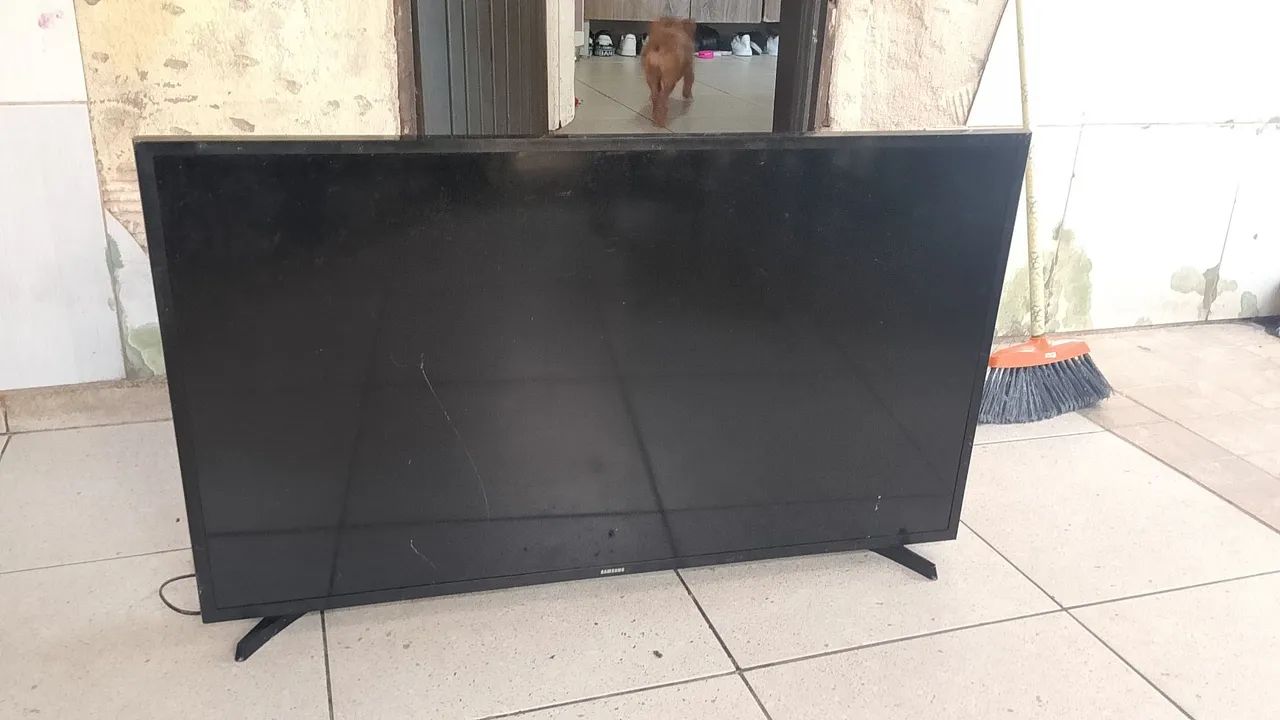 Vendo duas tv 43 e 49  - Foto 2