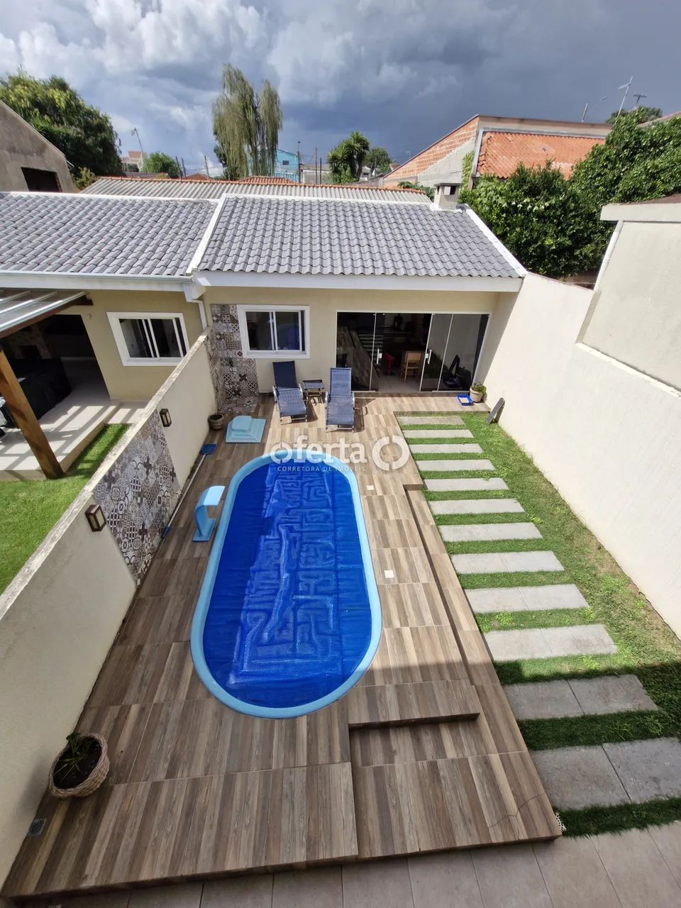 Sobrado com piscina em Araucária
