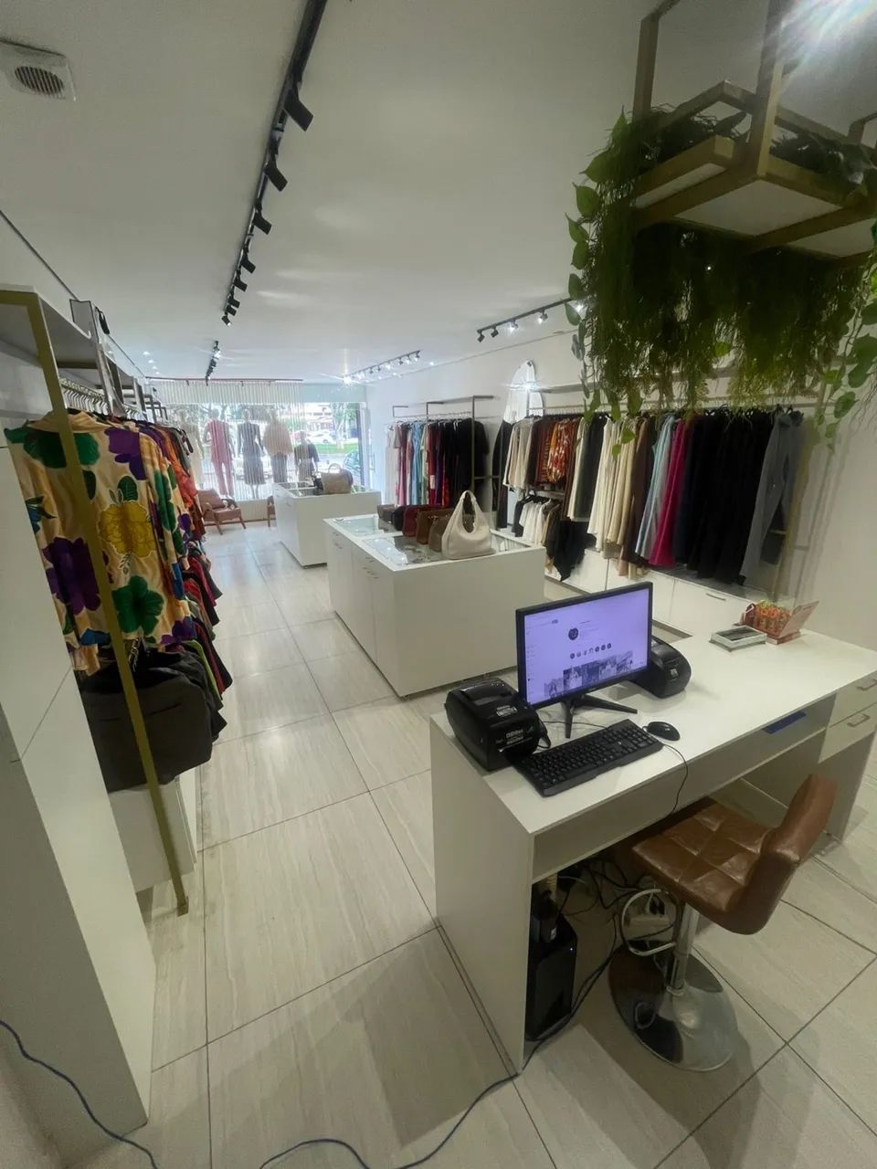 Vendo loja de roupa feminina 