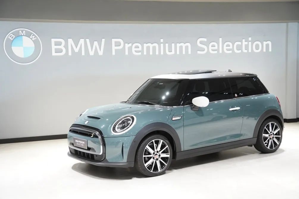 Mini Cooper SE Multitone Edit. 3P (elétrico) 2023