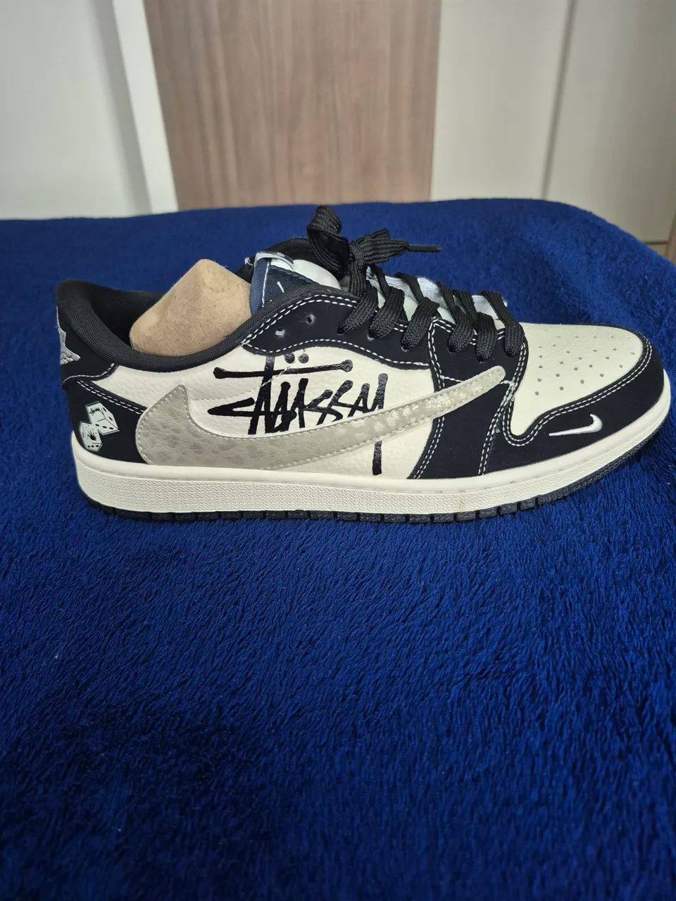 Air Jordan 1 Retro Low OG, tr Travis Scott x Air Jordan e Stüssy