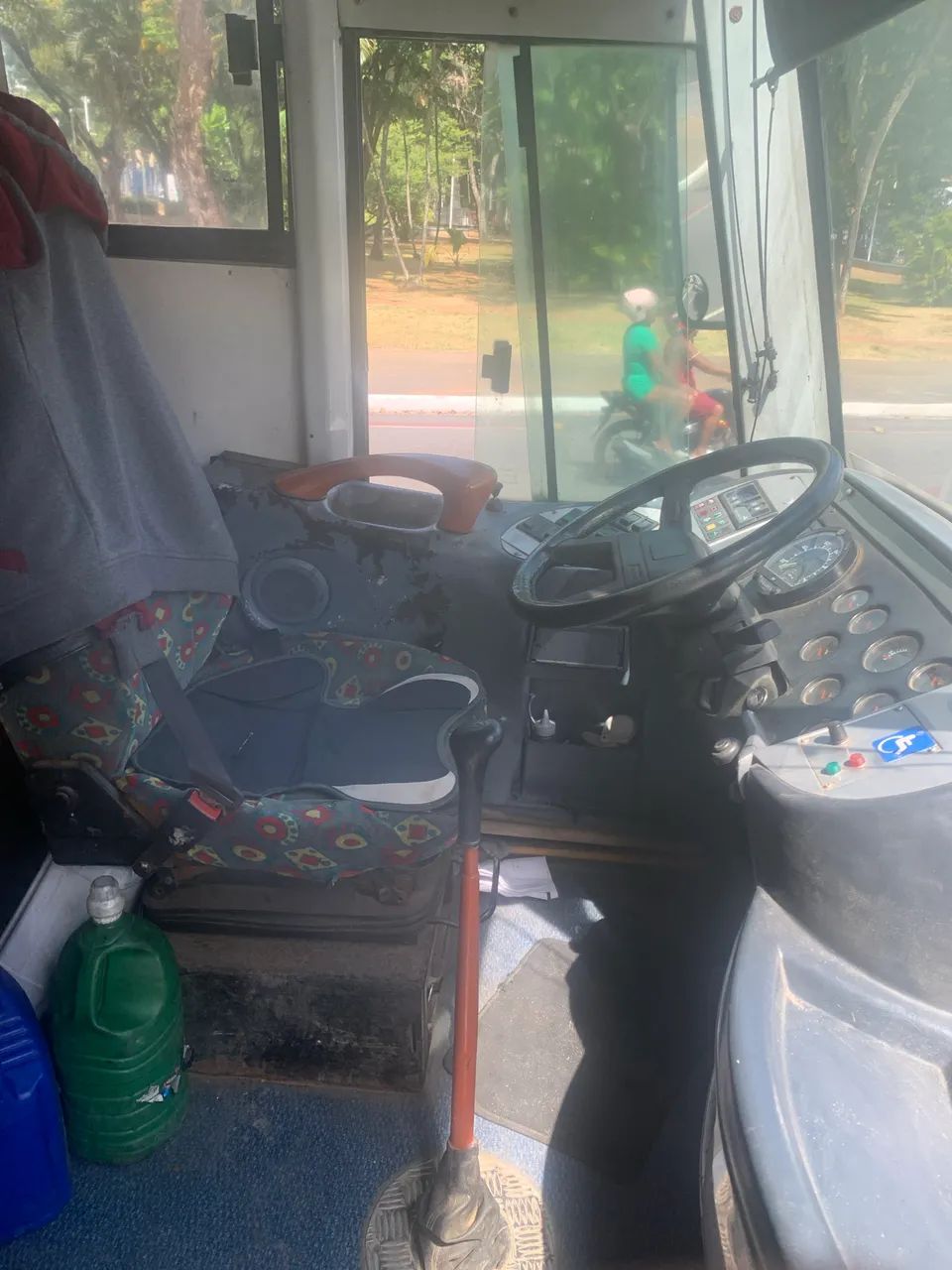 Vendo ônibus Irizar 2002 com contrato em Salvador  - Foto 5