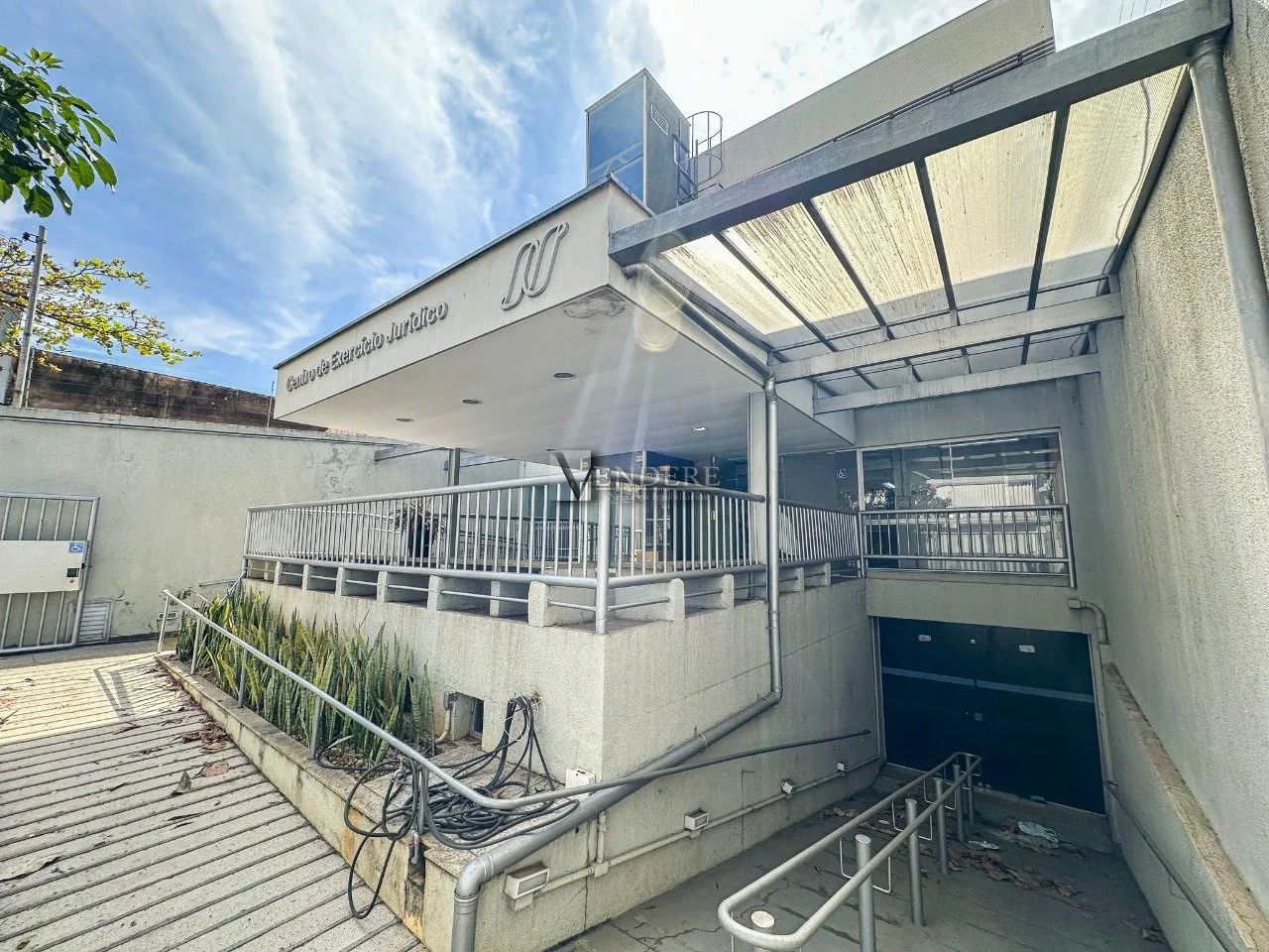 Prédio de 1.028m² à venda no bairro Caiçara