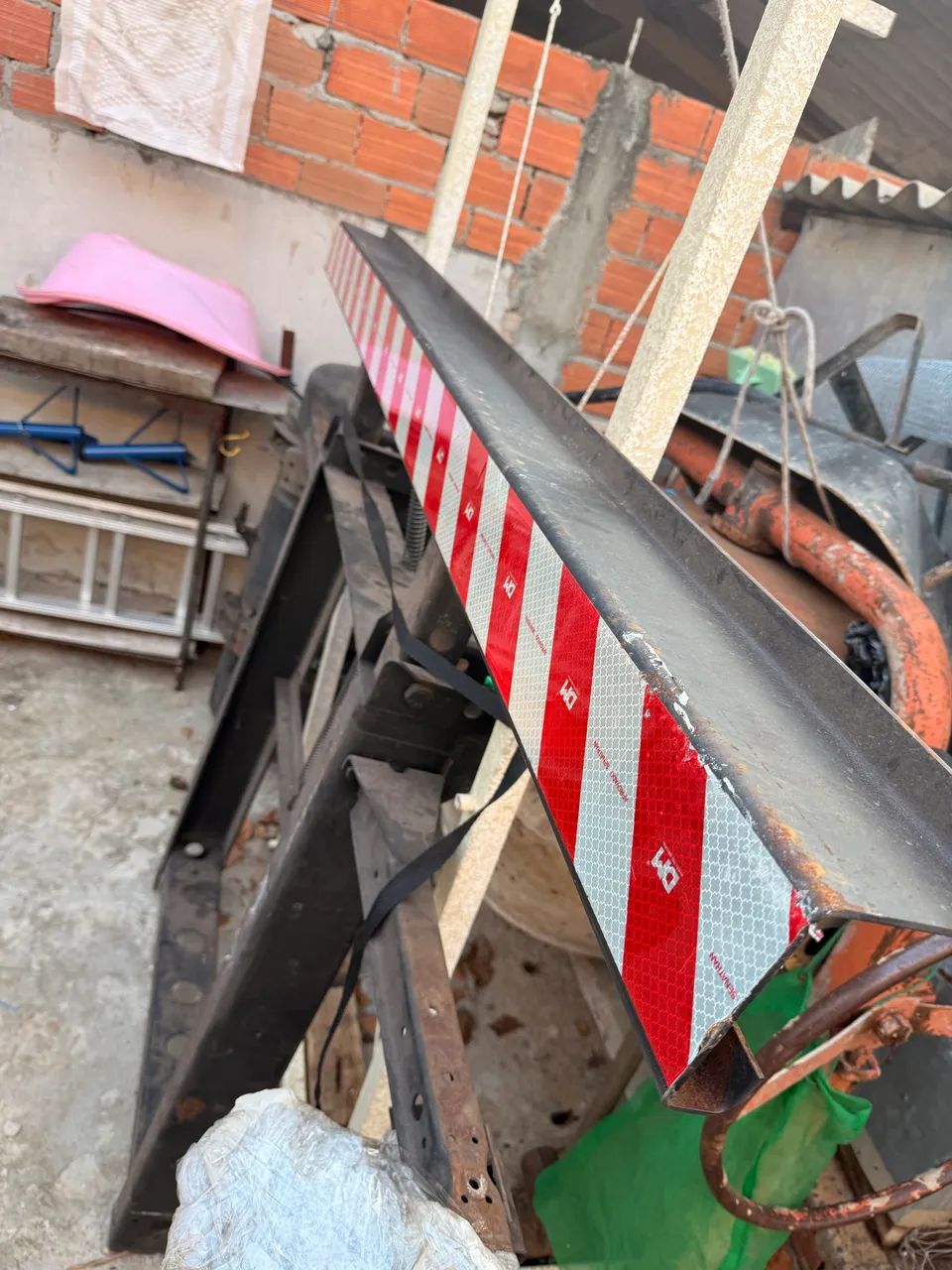 Pára-choque traseiro completo em ótimo estado para 3/4 - Foto 2