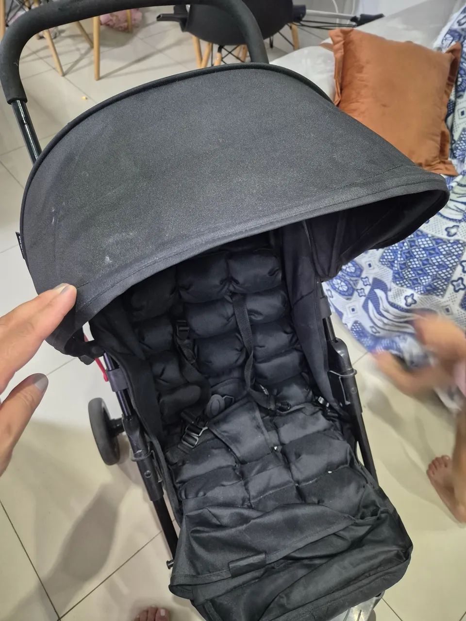 CARRINHO COM BEBÊ CONFORTO