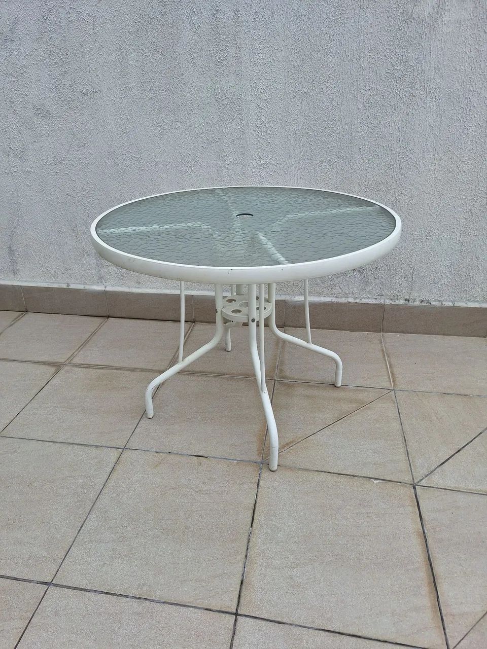 Mesa com guarda sol e cadeiras confortaveis - Foto 5