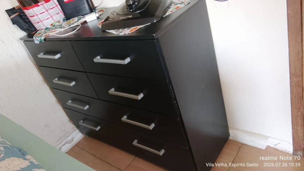 Cômoda com 8 gaveta 