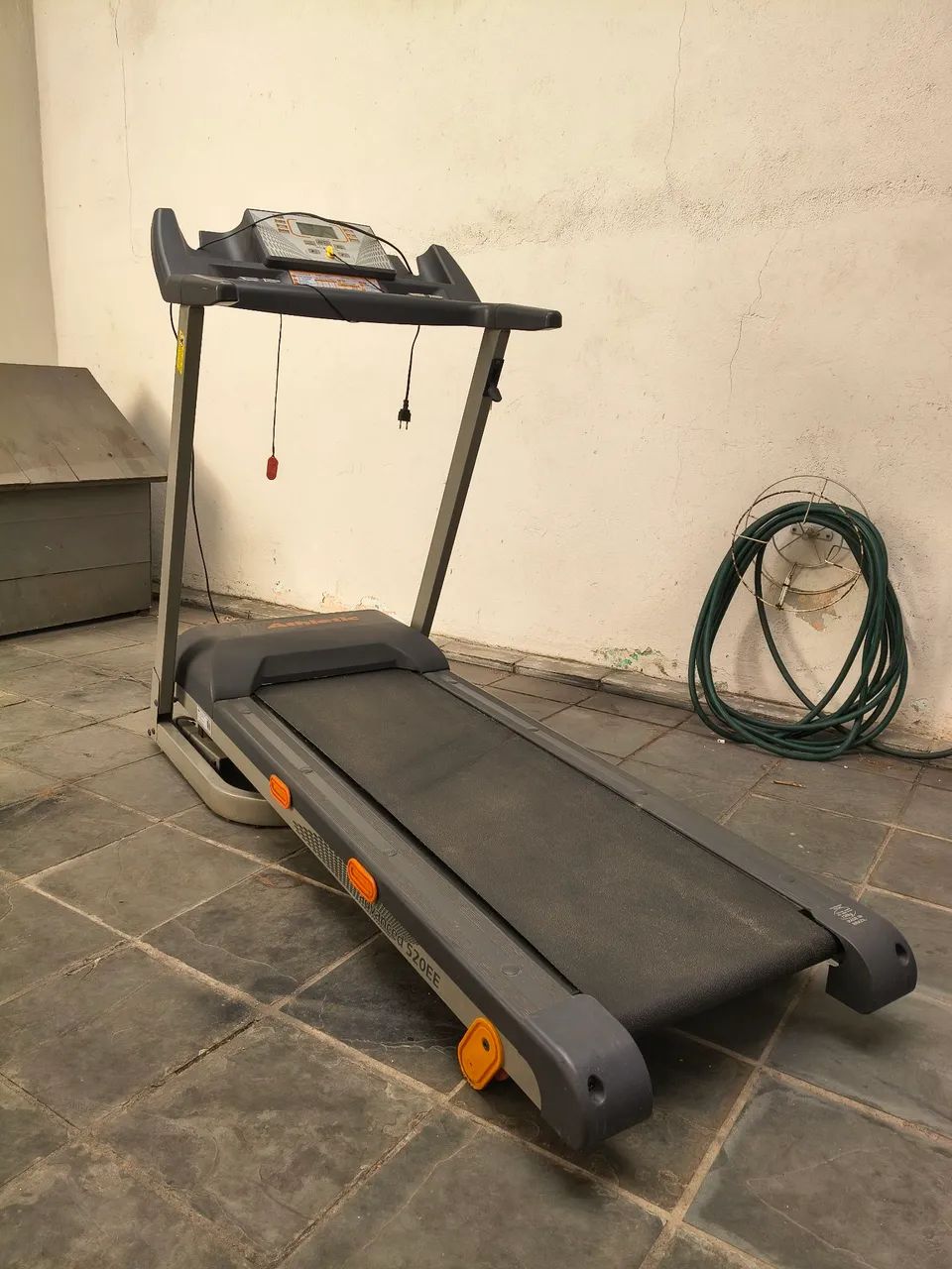 Esteira ergométrica Athletic Advanced 520ee 