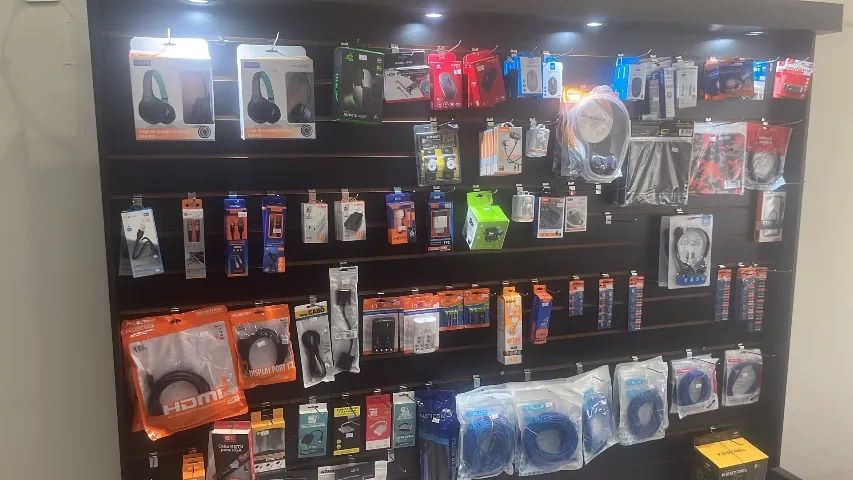 Vendo móveis completos de loja de informatica 