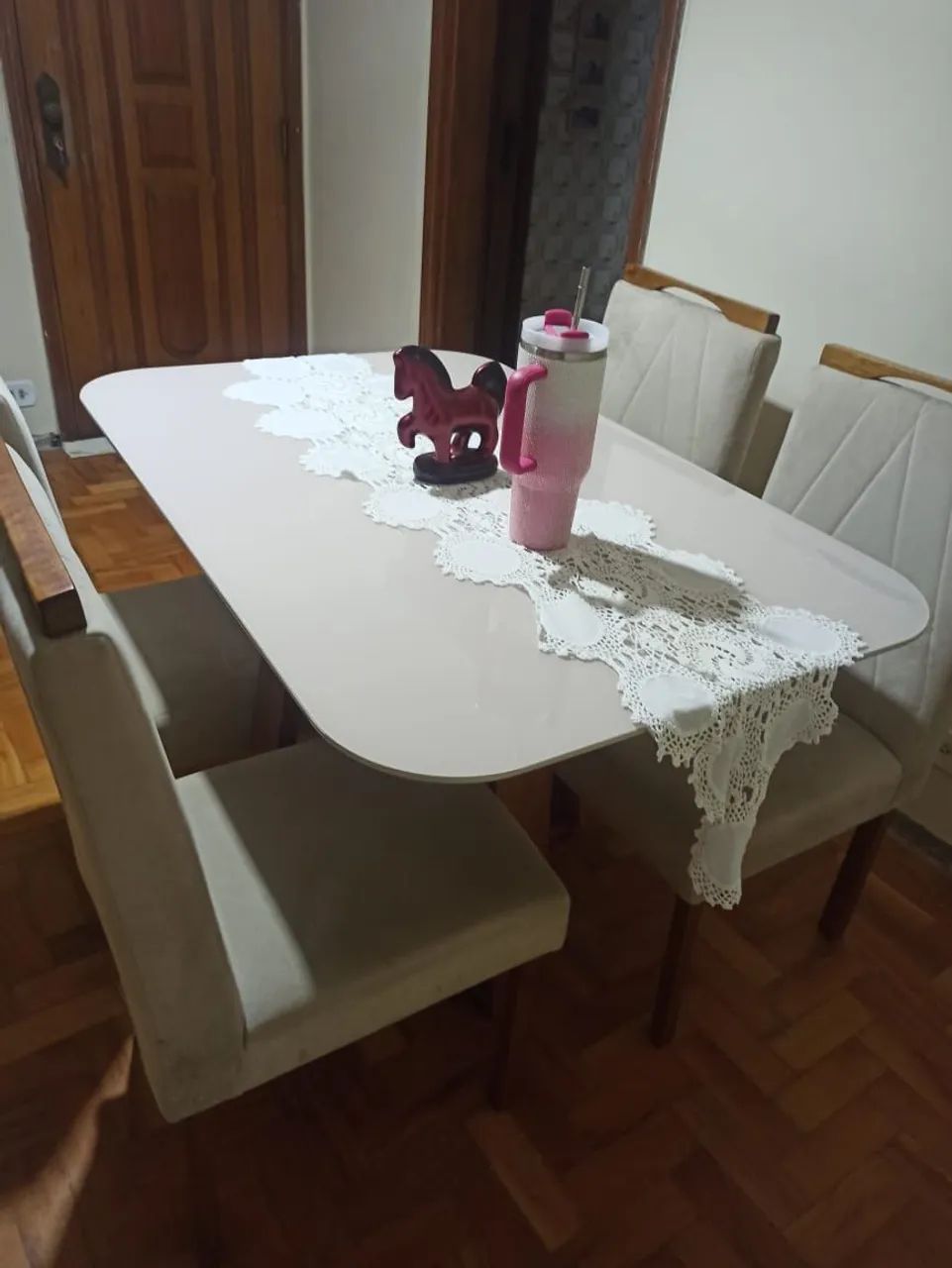 Mesa de jantar com 4 cadeiras
