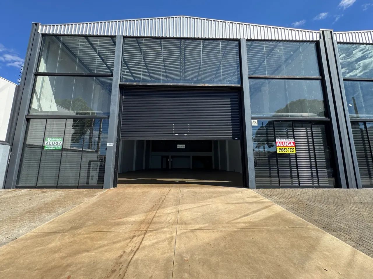 Barracão Comercial | Rua São João | 516m² com mezanino