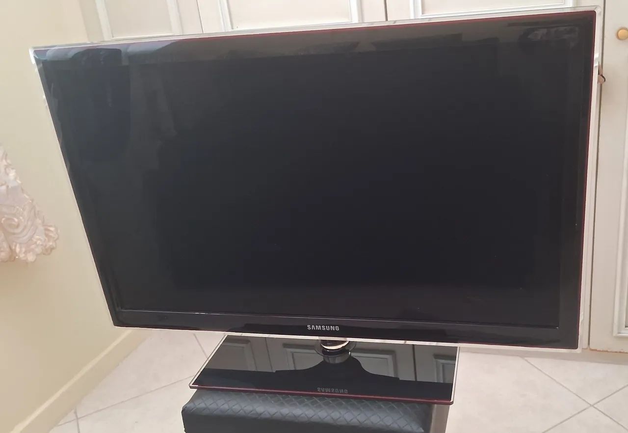 Tv Samsung LED 42" polegadas, com defeito no som. Mas vai com com um sound bar. - Foto 2