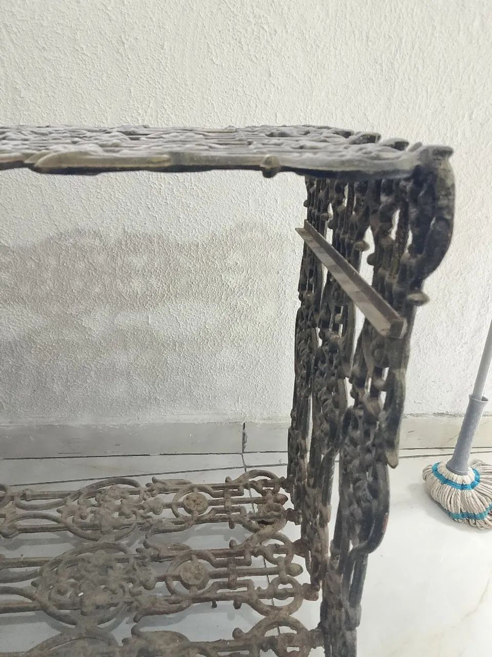 Vendo rack de ferro com prateleiras e cadeira - Foto 3