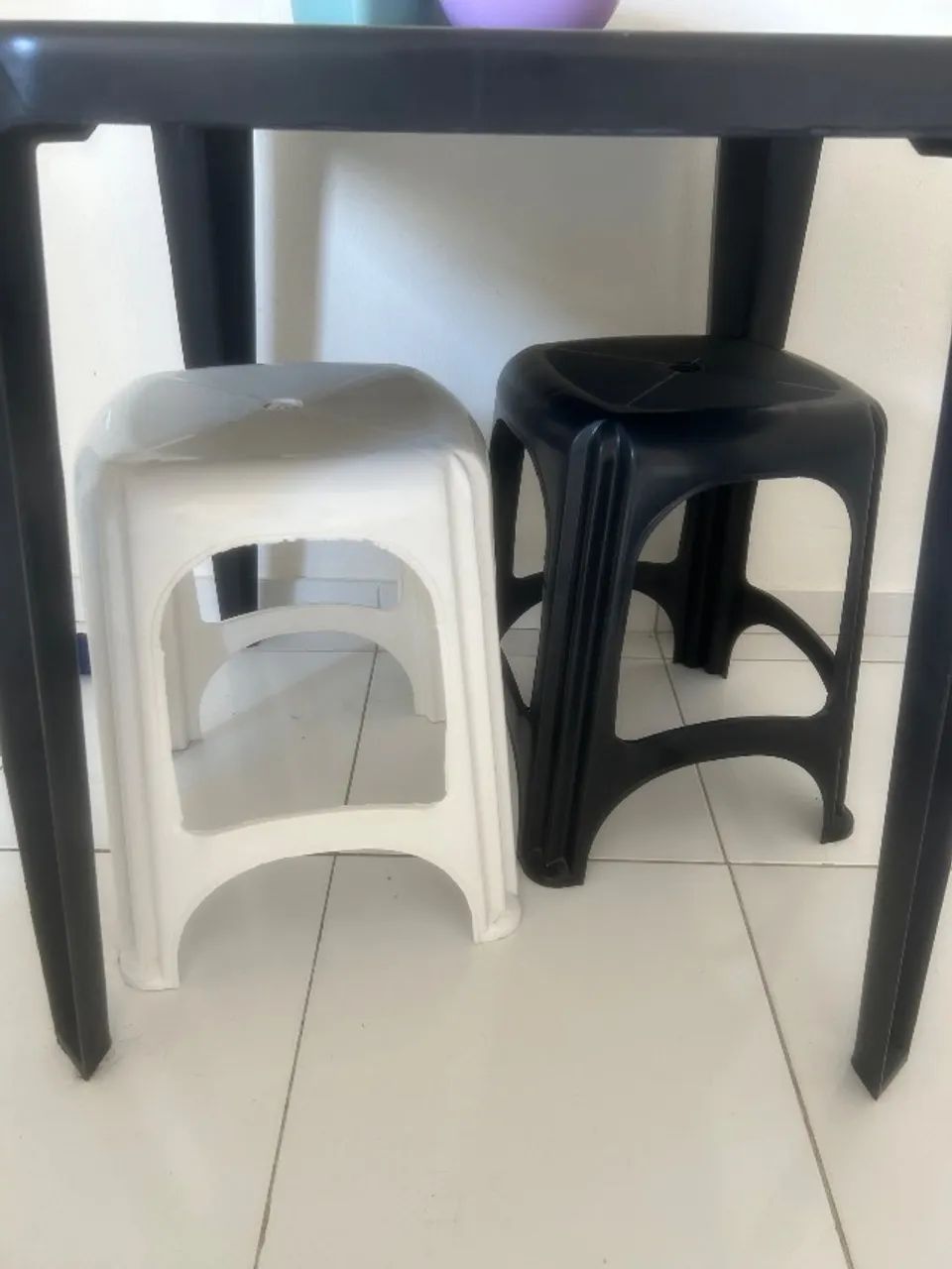 Mesa e bancos de plástico  - Foto 3
