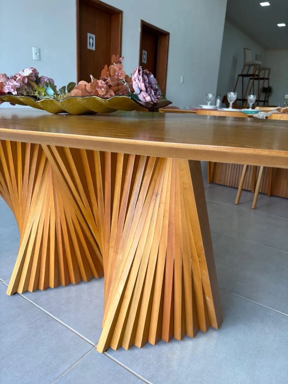           *MESA ILHABELA TAMPO RETANGULAR 1,80 X 90 LAMINADO C/ 6 - Foto 4