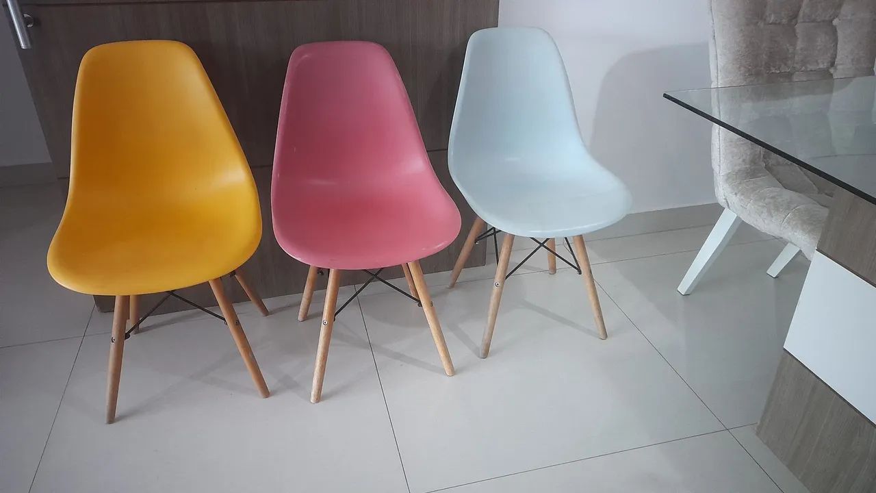 Cadeiras cores diversas - Foto 2