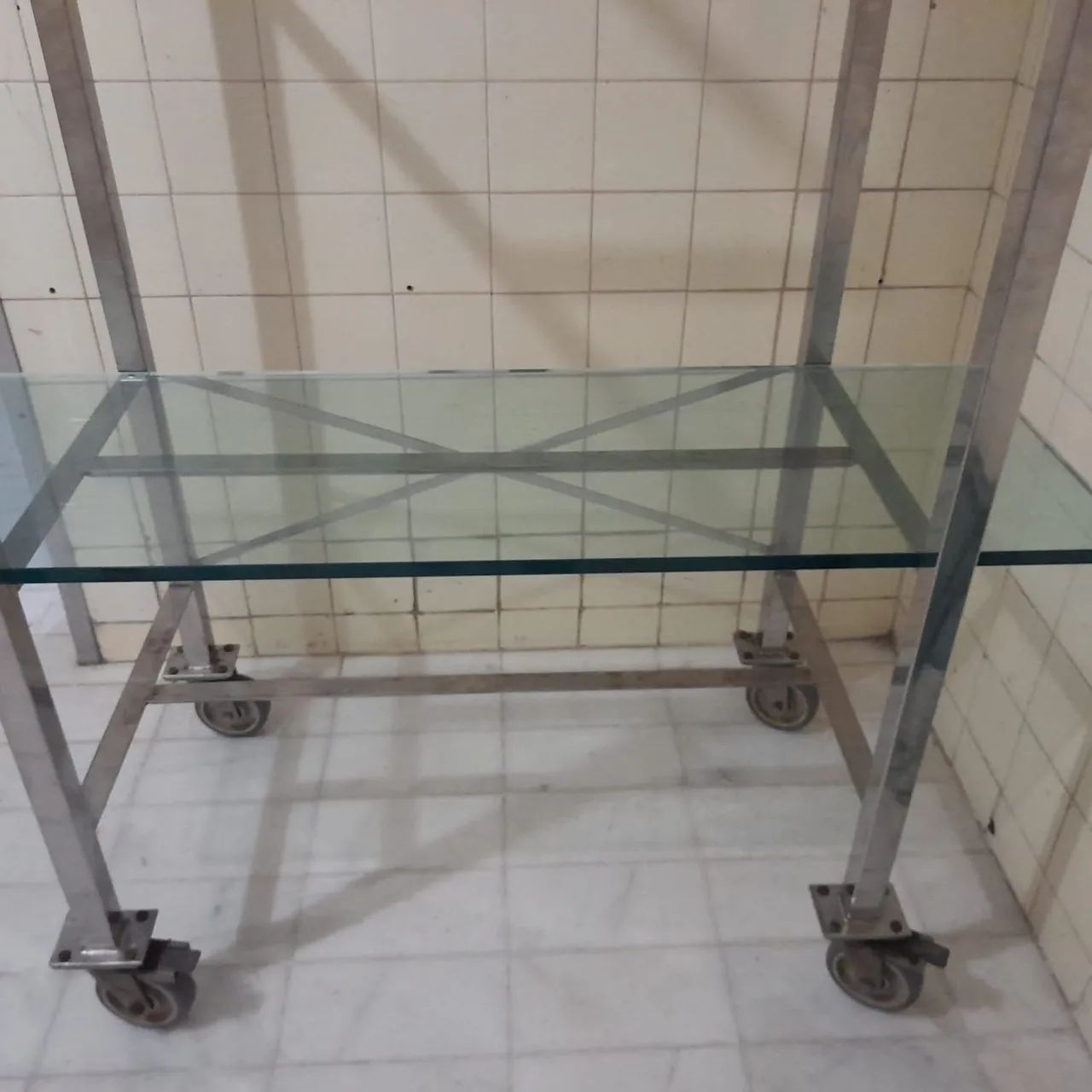 vendo estante de inox com patileras de vidro  - Foto 4