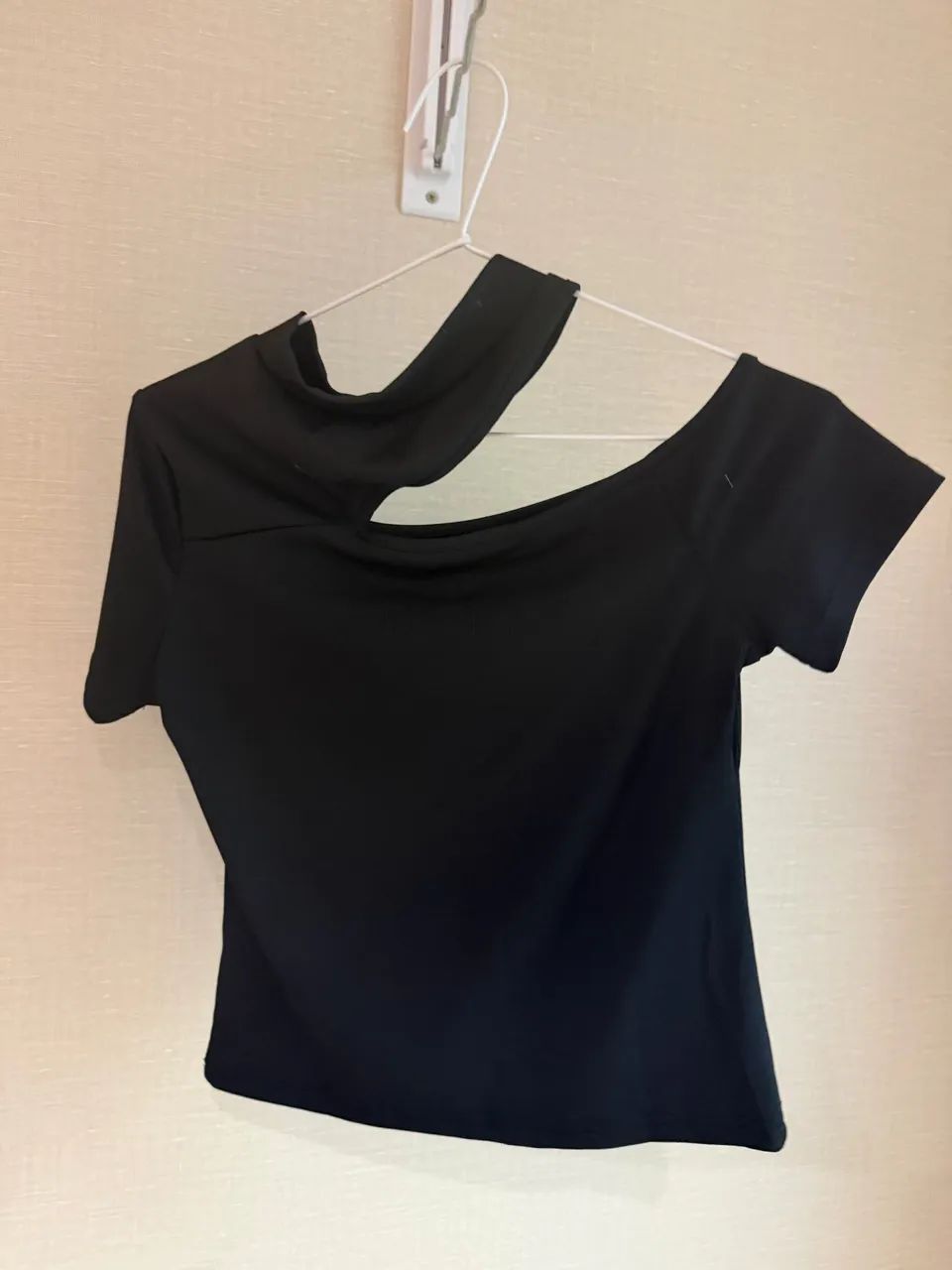 Blusinha preta decote 