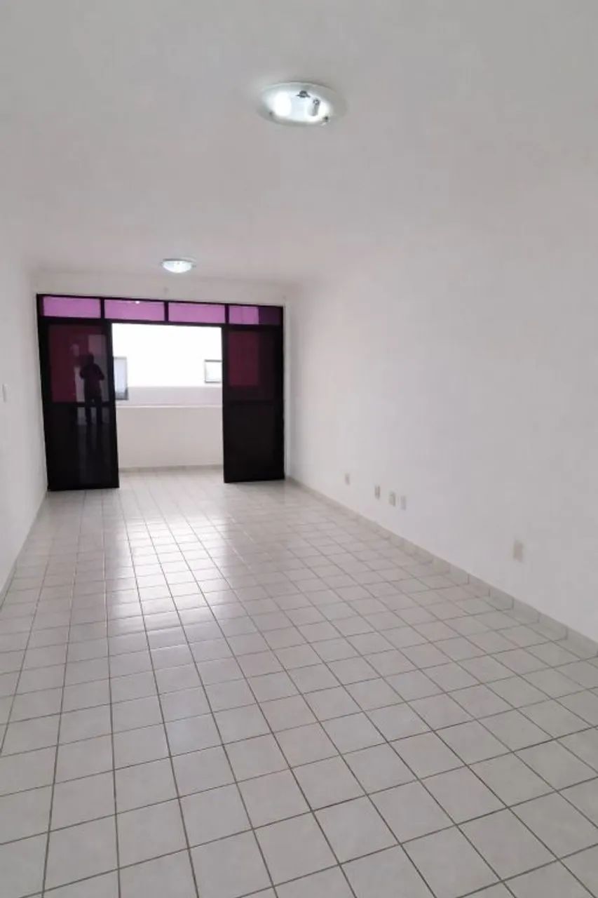 Apartamento em Intermares a 50m da praia, com 2 quartos (1 suíte), varanda ampla, ventilad - Foto 2