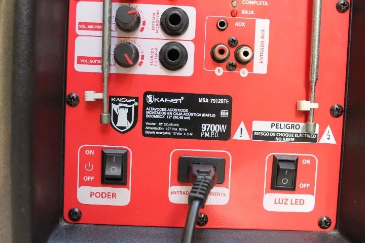Caixa ativa Kaiser MSA-7912BTE 9700W 127v - Usada e perfeita
