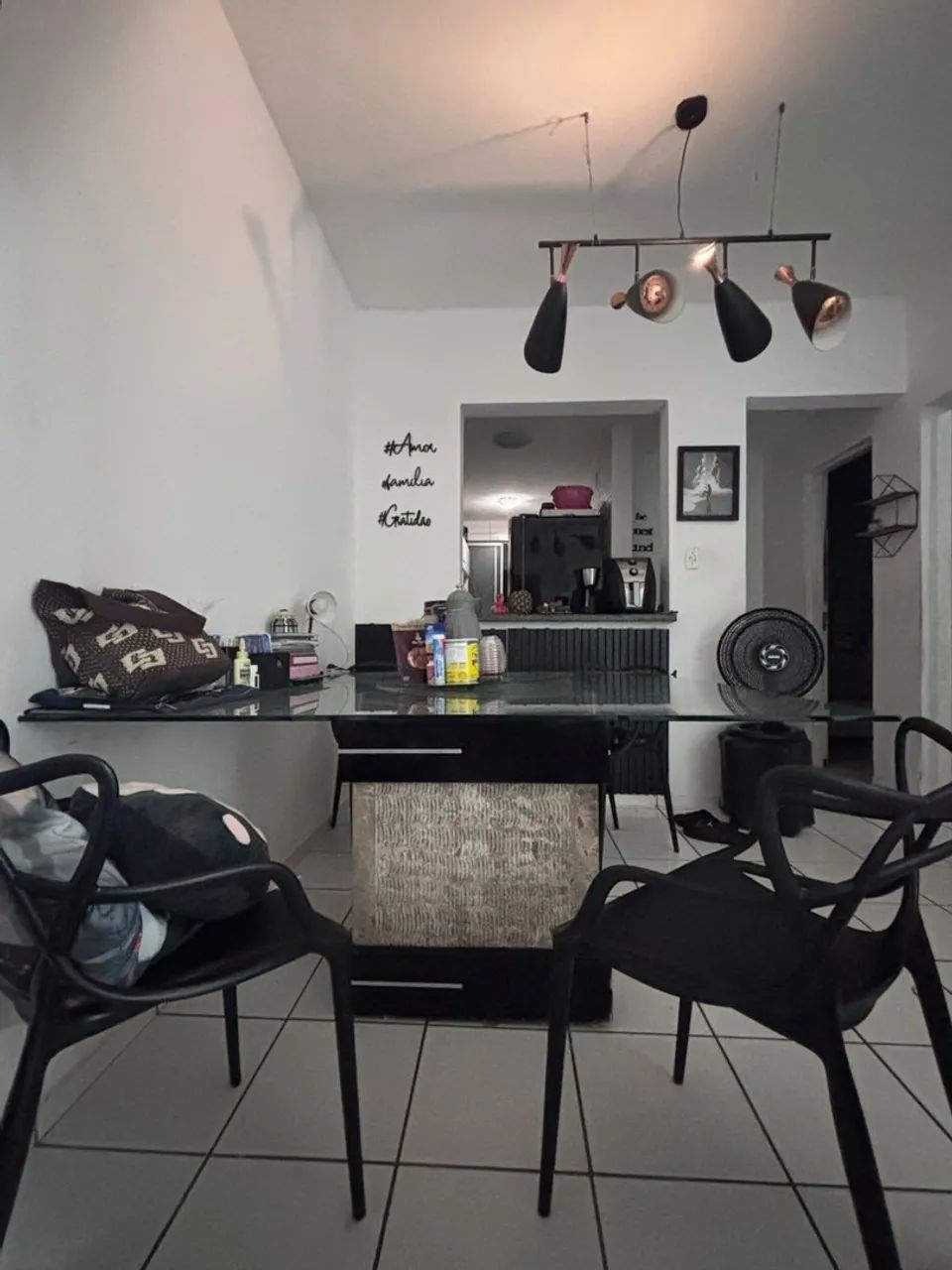 Vende se Mesa c tampo de Vidro é Base de Mármore  - Foto 3