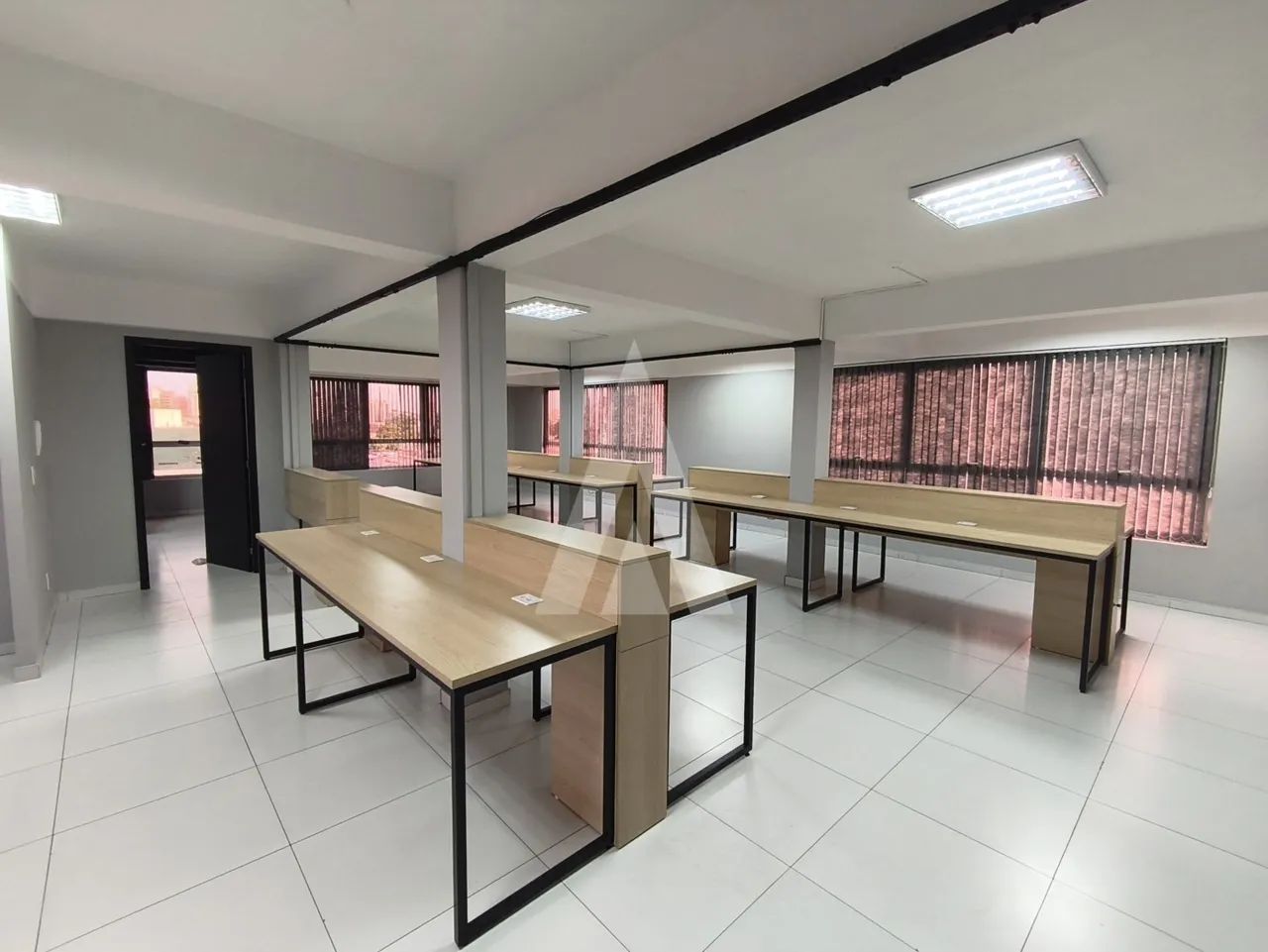SALA COMERCIAL COM ESPAÇO AMPLO NO CENTRO DE JOINVILLE - Foto 3