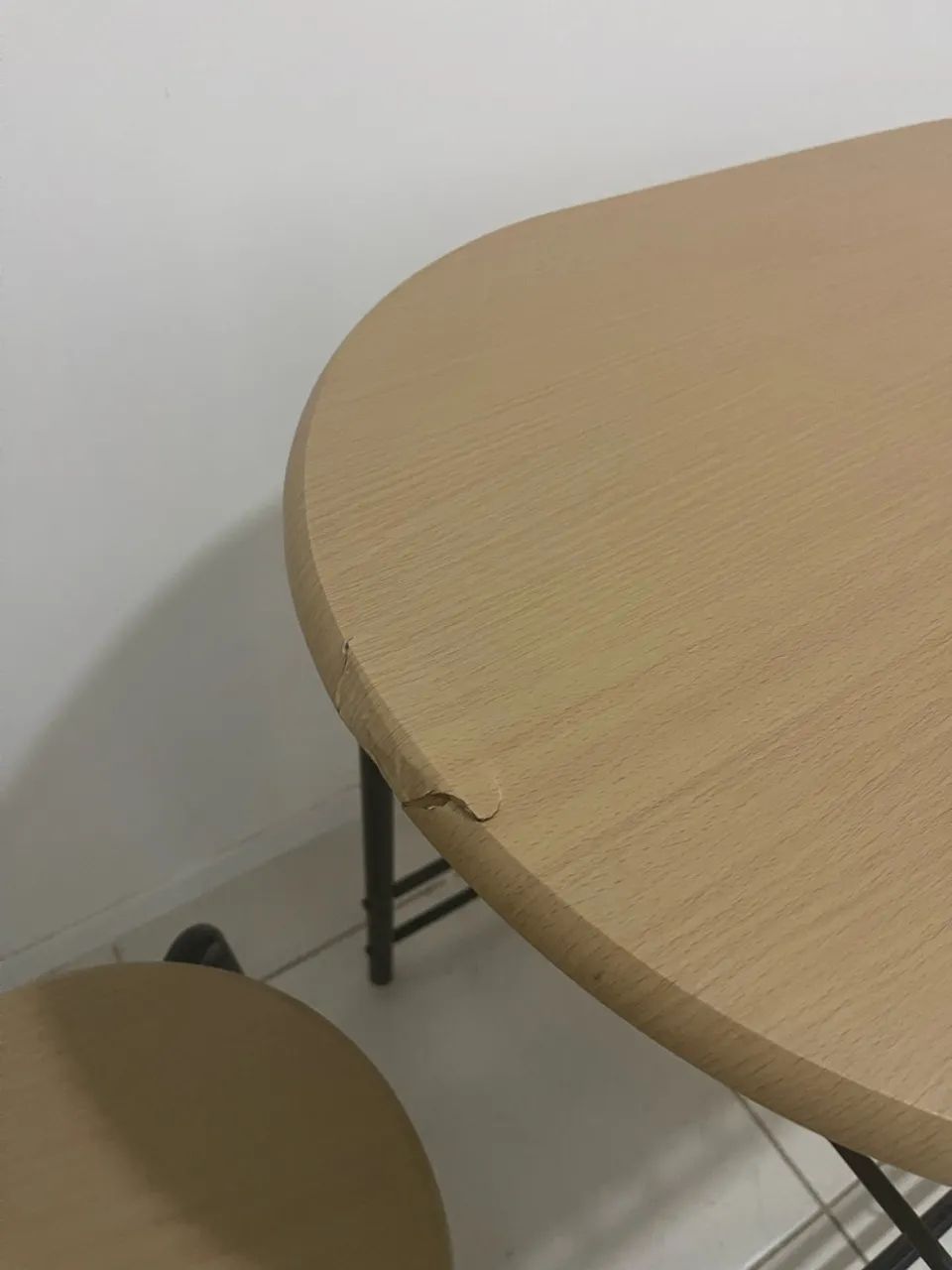 Mesa compacta 2 cadeiras semi nova - Foto 3