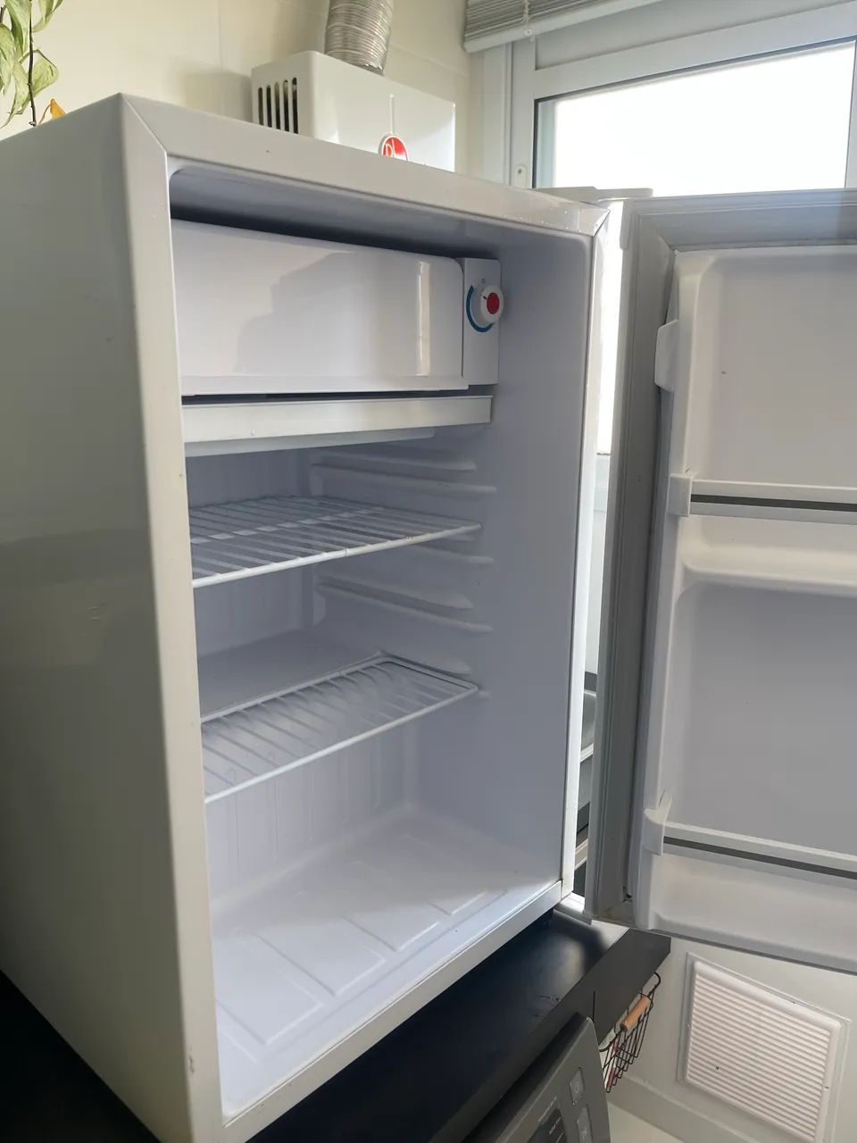 Frigobar  voltagem 220V - Foto 2
